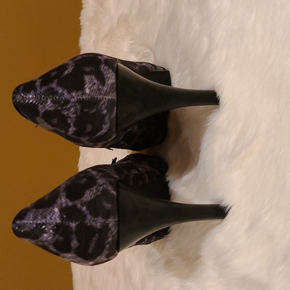 Fun Leopard Heels - Picture 4 of 4